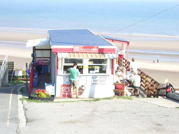 Photo 6"x4" Cafe, Hunmanby Gap Hunmanby Moor c2011