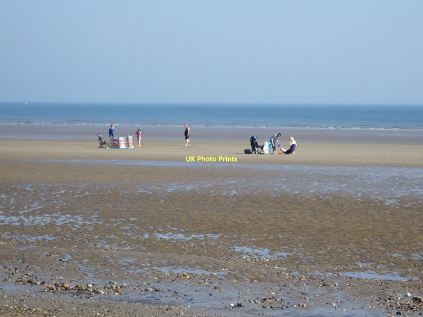 Photo 6"x4" Hunmanby Sands at low tide Filey c2011
