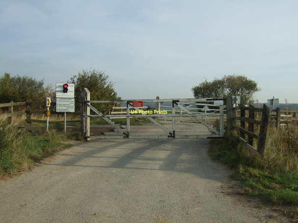 Photo 6"x4" Gated level crossing, Philip Lane Hambleton\/SE5530 c2011