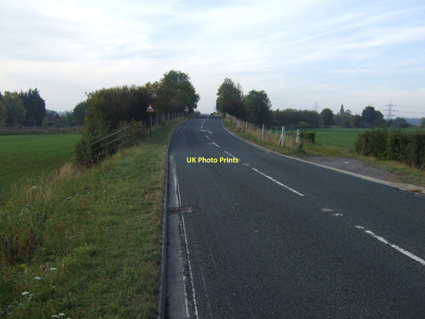 Photo 6"x4" A162 heading south Burton Salmon c2011