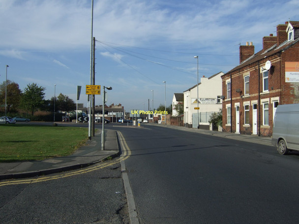 Photo 6"x4" Savile Road (A6032) heading west Castleford c2011