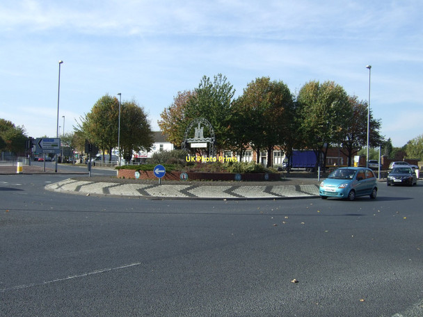 Photo 6"x4" Roundabout on Bridge Street, Castleford Castleford c2011