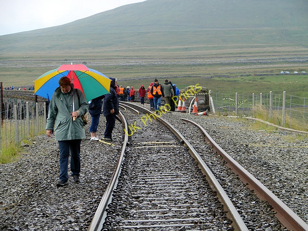 Photo 6"x4" The 2009 Ribblehead Viaduct walk Ribble Head\/SD7779 c2009