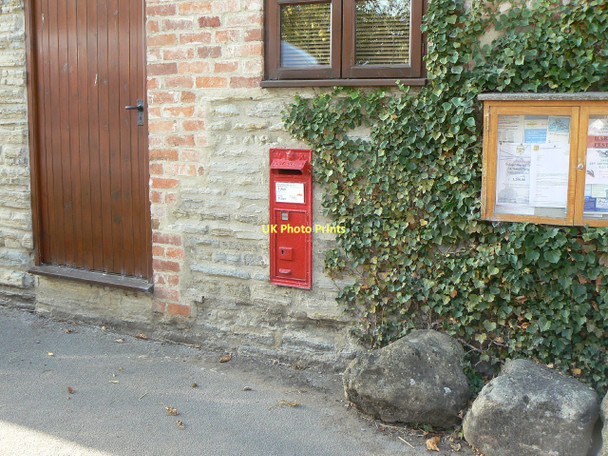 Photo 6"x4" Owthorpe Postbox ref. No. NG12 118 Owthorpe c2011
