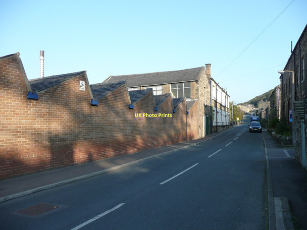 Photo 6"x4" Square Shed, Scout Road, Mytholmroyd Hoo Hole c2011