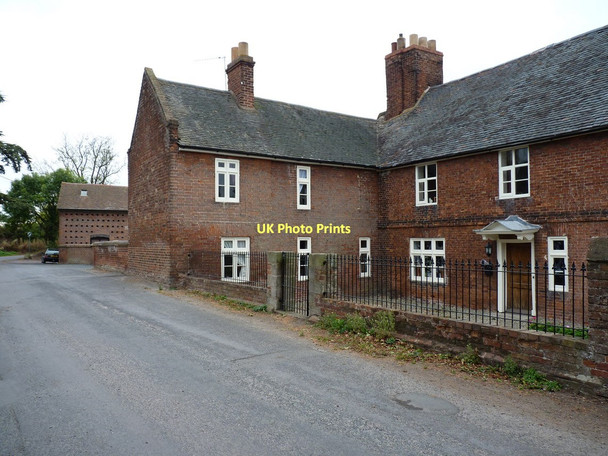 Photo 6"x4" Farm buildings in Wrockwardine Admaston\/SJ6312 c2011
