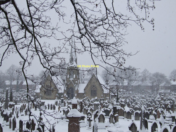 Photo 6"x4" Brooklands cemetery in the snow Sale c2010