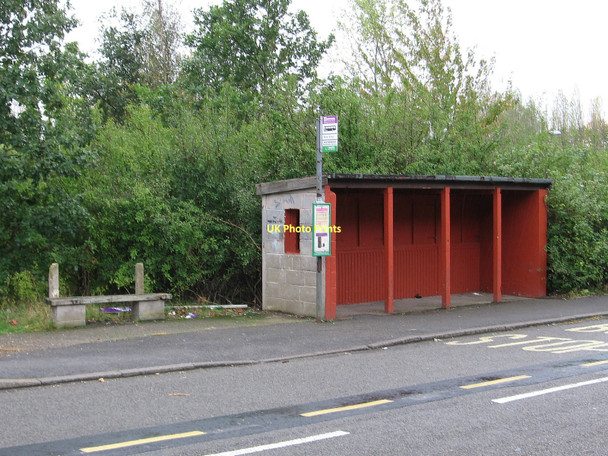 Photo 6"x4" Holmewood - bus shelter at Devonshire Terrace Heath\/SK4466 c2011