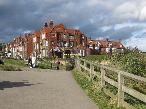 Photo 6"x4" Victoria Hotel, Robin Hood's Bay Robin Hood's Bay\/NZ9505 c2011