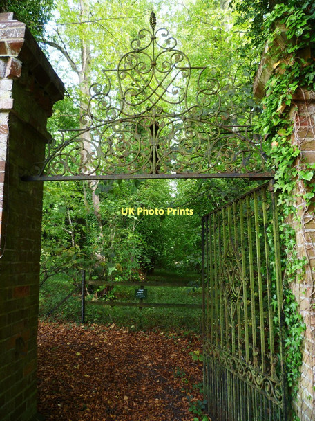 Photo 6"x4" Gateway to footpath by the big church at Freefolk Freefolk c2011