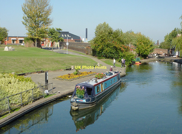 Photo 6"x4" Birmingham Main Line Canal in Wolverhampton Wolverhampton c2011