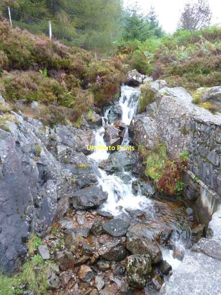 Photo 6"x4" Unnamed burn by the A86 Craigbeg\/NN4081 c2011