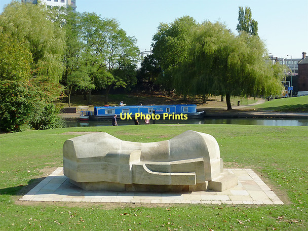 Photo 6"x4" Sculpture near Wolverhampton Top Lock Wolverhampton c2011
