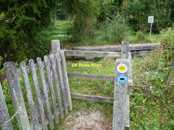 Photo 6"x4" The Mill Trail crosses the River Test by sluice at Freefolk Freefolk c2011
