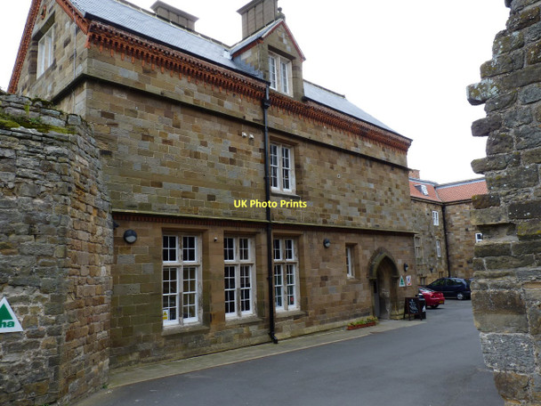 Photo 6"x4" The new Youth Hostel, Whitby Whitby\/NZ8910 c2011