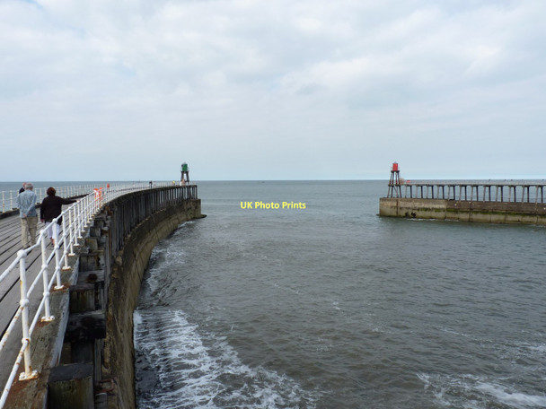 Photo 6"x4" The harbour mouth Whitby\/NZ8910 c2011
