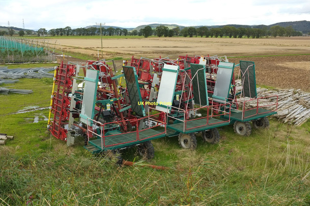 Photo 6"x4" Strawberry harvesting rig St Madoes c2011