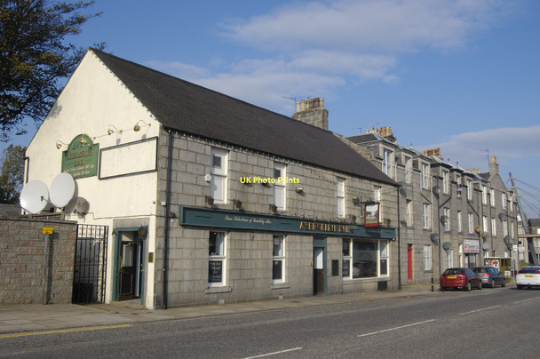 Photo 6"x4" The Abergeldie Bar, Holburn Street, Aberdeen Aberdeen\/NJ9206 c2011
