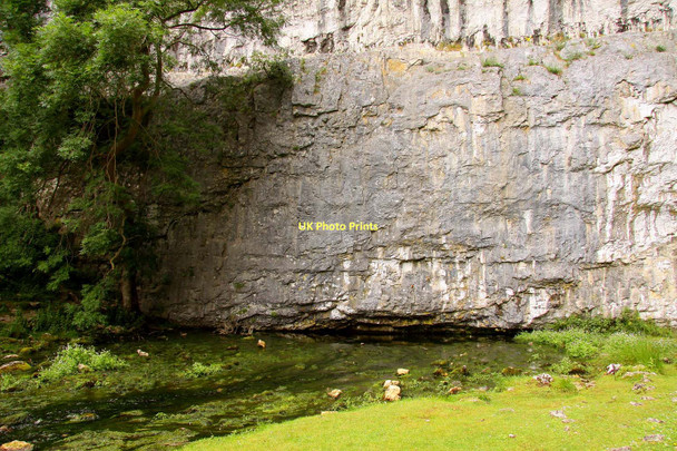 Photo 6"x4" Malham Beck flows from beneath Malham Cove Malham\/SD9062 c2011 P1