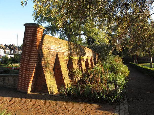 Photo 6"x4" Leaning wall Eltham c2011