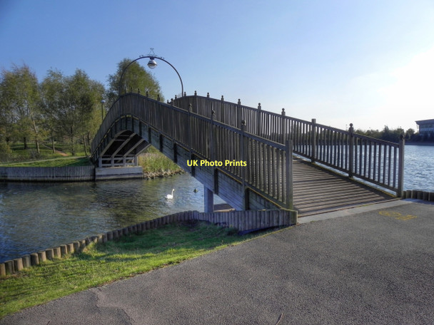 Photo 6"x4" Wooden Footbridge, Lakeside Doncaster c2011