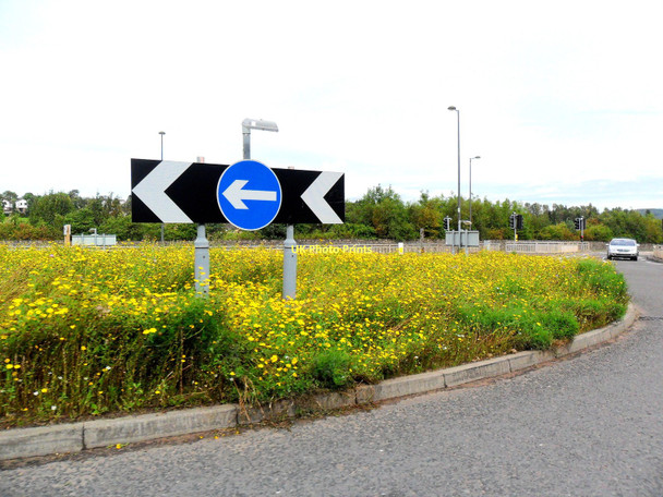 Photo 6"x4" One way sign and roundabout, Perth Cherrybank c2011