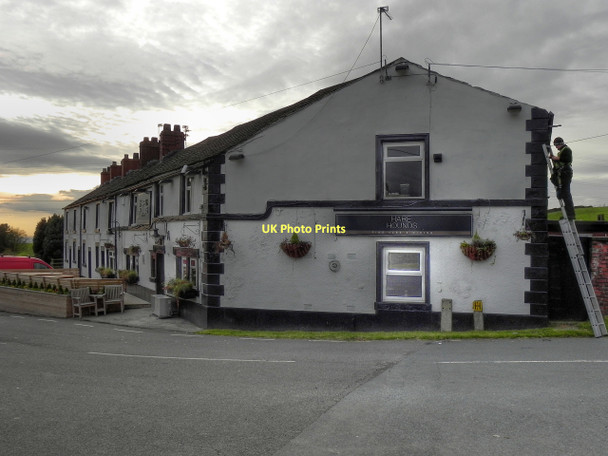Photo 6"x4" The Hare and Hounds at Luzley Mossley\/SD9701 c2011