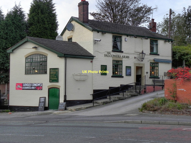Photo 6"x4" The Falconers Arms Oldham c2011