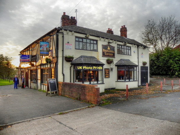 Photo 6"x4" Britannia Tavern Failsworth c2011
