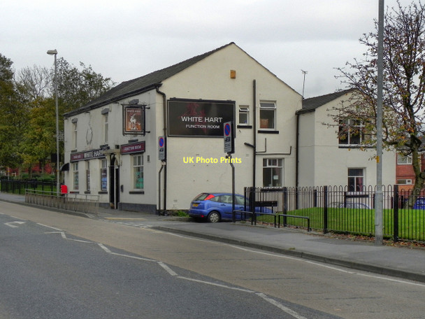 Photo 6"x4" The White Hart Failsworth c2011