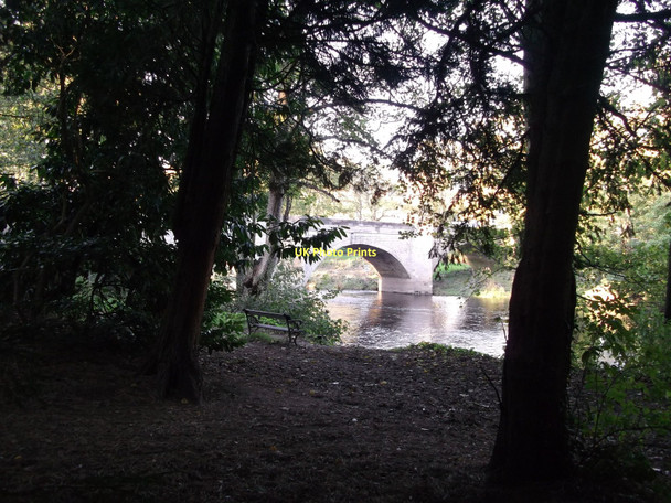 Photo 6"x4" Riverside bench - Boston Spa Thorp Arch c2011