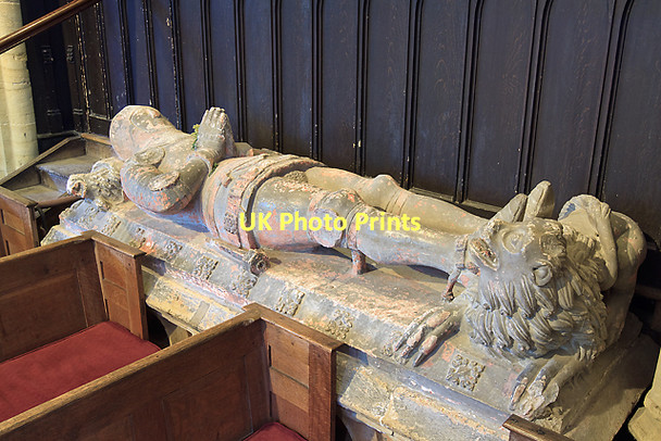 Photo 6"x4" Knight effigy on tomb-chest - St George's church, Hinton St George Dinnington\/ST4012 c2011