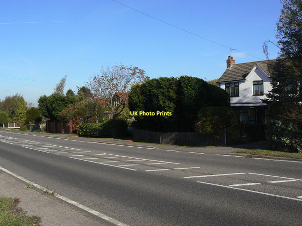 Photo 6"x4" Roadside residences below Stanton Stanton-on-the-Wolds c2011