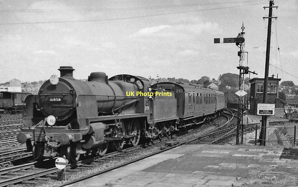 Photo 6"x4" Stopping train from Waterloo entering Salisbury Salisbury c1963