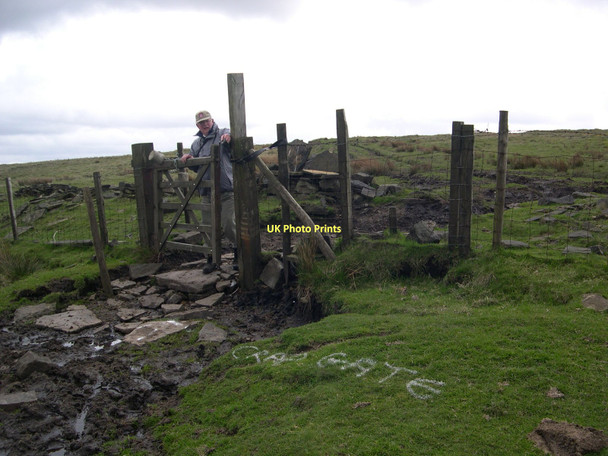 Photo 6"x4" Boundary Gate Whitworth c2005