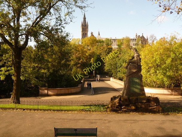 Photo 6"x4" Glasgow: war memorial and footbridge, Kelvingrove Park Glasgow c2009