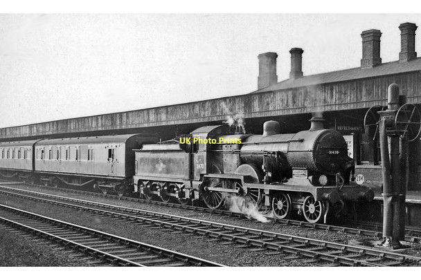 Photo 6"x4" Down stopping train from Redhill at Tonbridge Tonbridge c1958