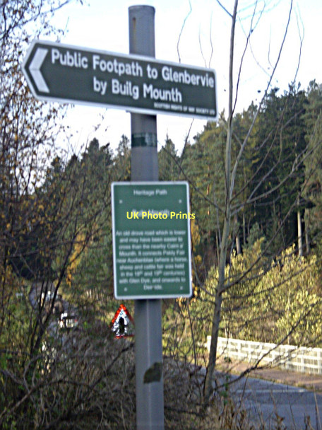 Photo 6"x4" Footpath fingerpost at Bridge of Bogendreip Strachan c2011