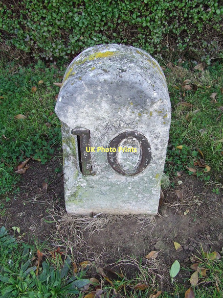 Photo 6"x4" Old Milestone Ingoldisthorpe c2011