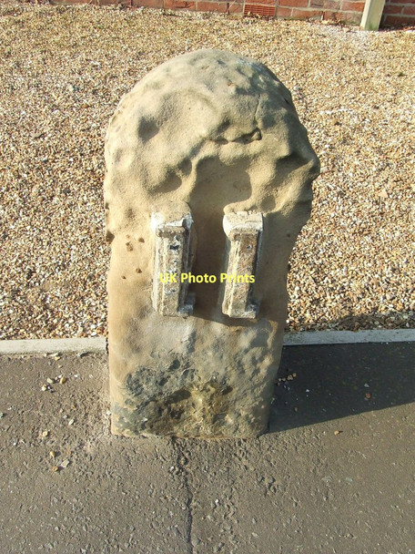 Photo 6"x4" Old Milepost Snettisham c2011