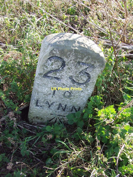 Photo 6"x4" Old Milestone Brancaster c2011