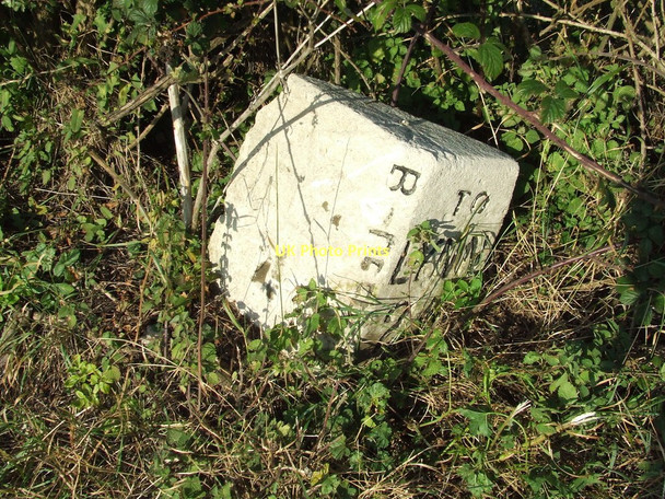 Photo 6"x4" Old Milestone Burnham Deepdale c2011 P1