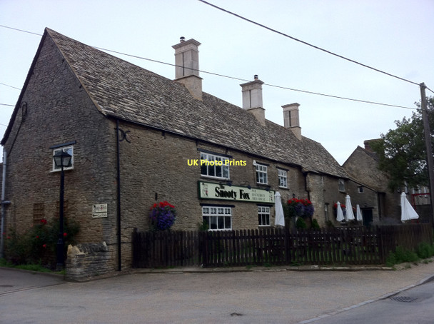 Photo 6"x4" Snooty Fox public house Thrapston c2011