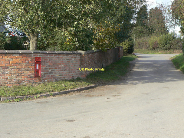 Photo 6"x4" Clipston postbox ref no.NG12 127 Clipston\/SK6334 c2011