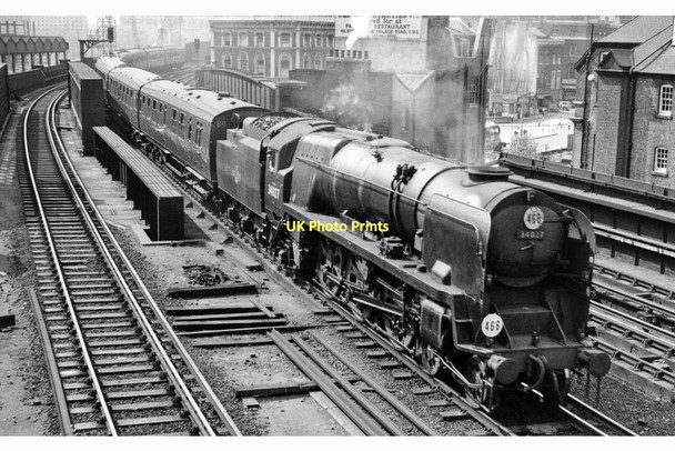 Photo 6"x4" Down express from Charing Cross entering Waterloo (East) Station London c1959