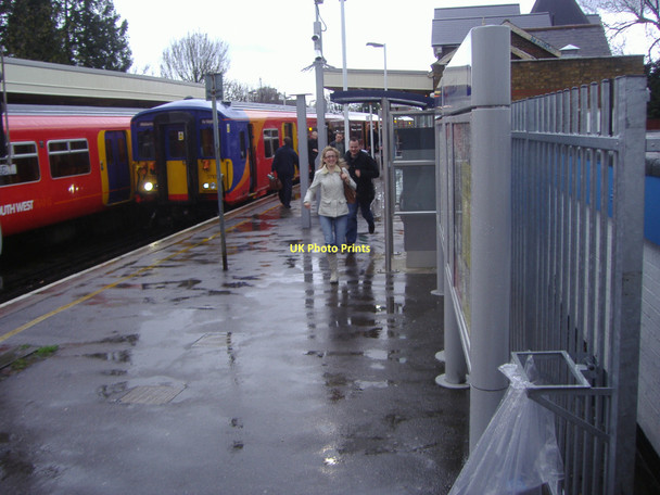 Photo 6"x4" Train arrival in storm at Strawberry Hill station Twickenham c2008