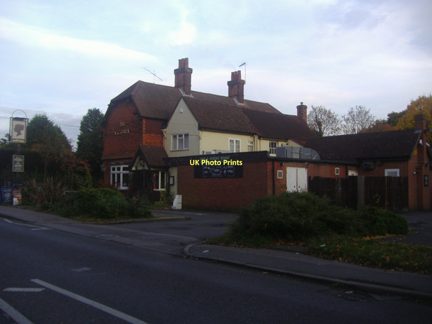 Photo 6"x4" The Victoria pub, Woodham Sheerwater\/TQ0260 c2011