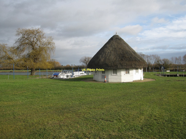 Photo 6"x4" Thatched outhouse Church End\/TL3770 c2011