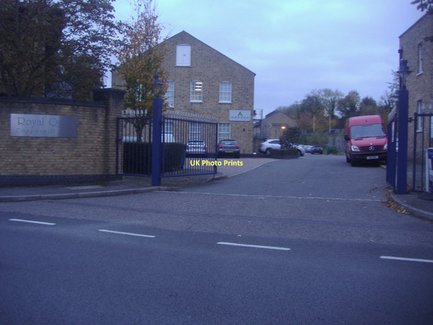 Photo 6"x4" Entrance to Royal Quay, Park Lane, Harefield Hill End\/TQ0491 c2011