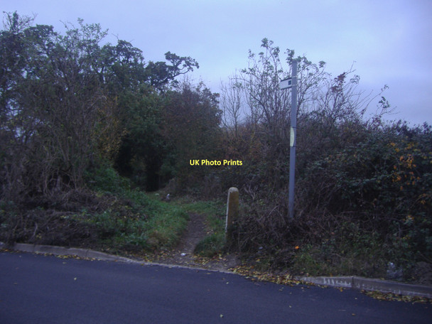 Photo 6"x4" Entrance to public footpath off Chalfont Road Gravel Hill\/TQ0091 c2011
